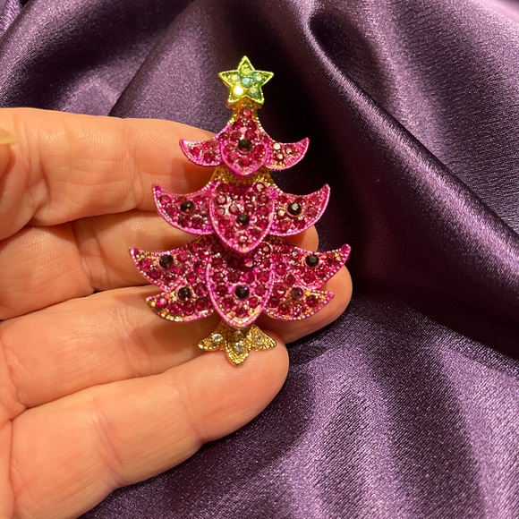 NWT Betsy Johnson Hot Rose and crystal Christmas Tree Brooch. - Picture 2 of 7